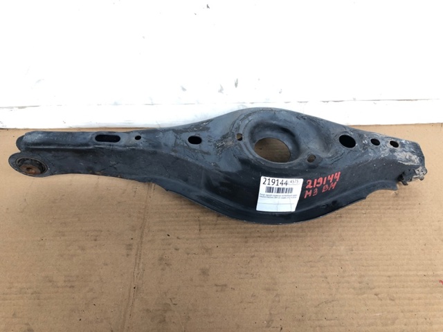 Рычаг задней подвески нижний, правый B45A28300C MAZDA