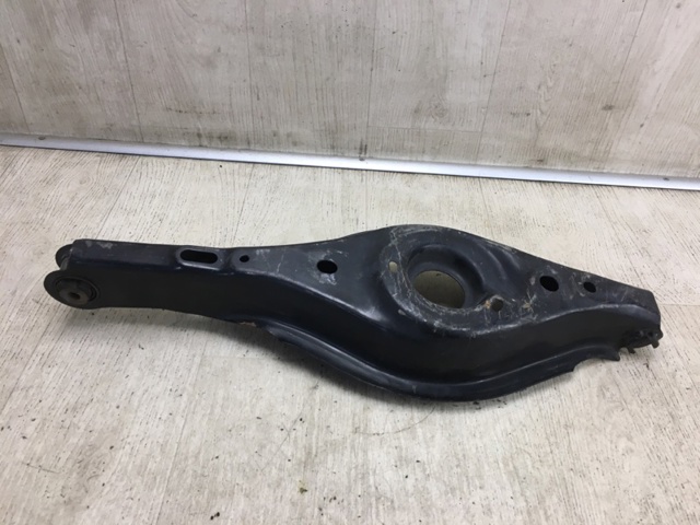 B45A28300C MAZDA Рычаг задней подвески нижний правый купить в Ужгород