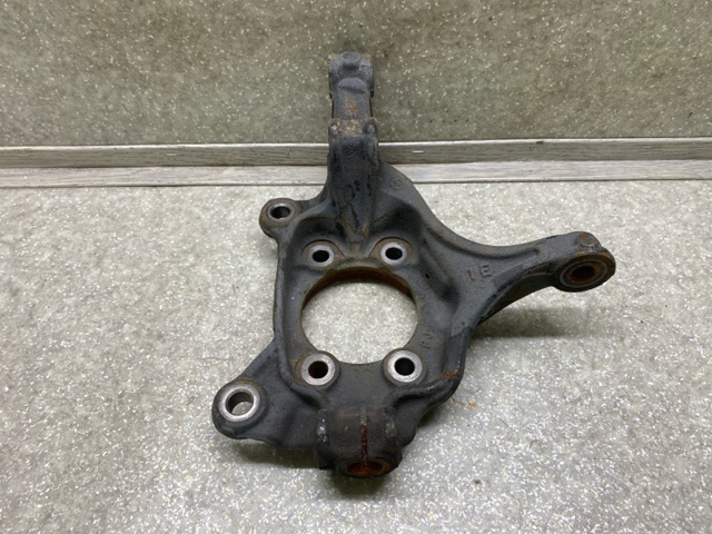 MAZDA B45A33021 Цапфа (поворотный кулак) передний правый в наличии Харьков