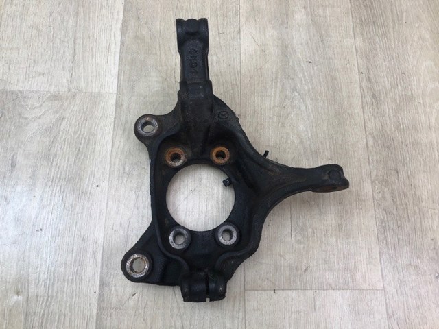 MAZDA B45A33021 Цапфа передняя правая в наличии Полтава