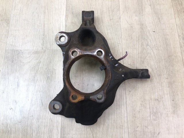 MAZDA B45A33031 Цапфа передняя левая в наличии Ровно