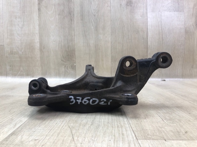 MAZDA B45A33031 Цапфа передняя левая в наличии Павлоград