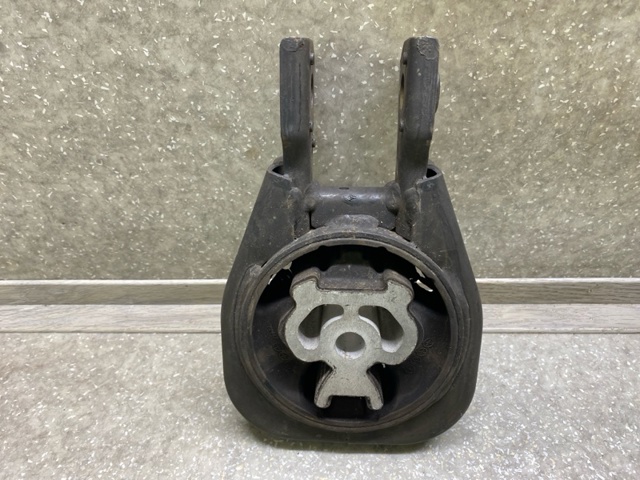 Задняя опора двигателя BCKA39040B MAZDA
