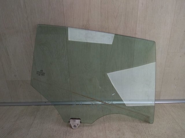 Окно задней двери BHN972510 MAZDA