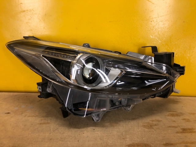 Фара передняя правая BHR251031A MAZDA