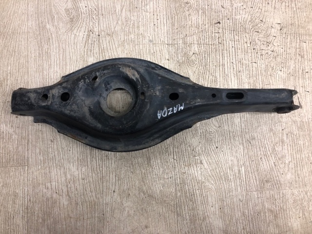 Рычаг задней подвески нижний, правый BJS728300B MAZDA