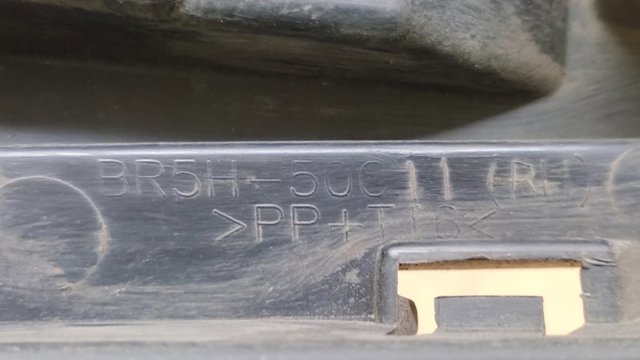 MAZDA BR5H50C11A Заглушка (решетка) противотуманных фар бампера переднего правая в наличии Киев