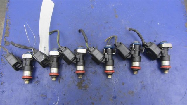 Форсунка впрыска топлива CY0113250 MAZDA