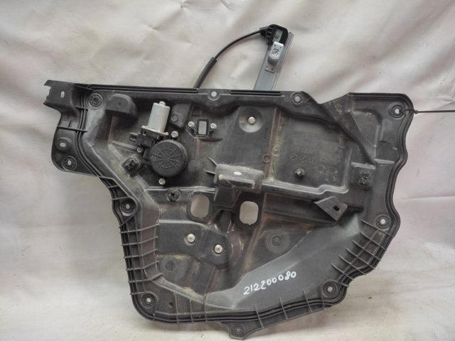 Мотор стеклоподъемника двери передней, правой D01G5858XB MAZDA
