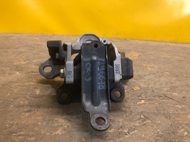 Левая опора двигателя D10G39070A MAZDA