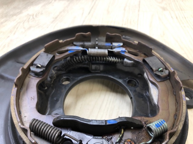 NISSAN D40605TA5A Колодки ручника в наличии Украина