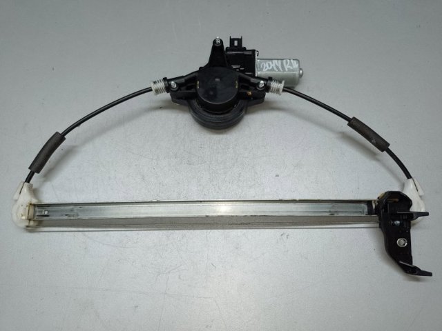 Мотор стеклоподъемника водительской двери D6515958X MAZDA