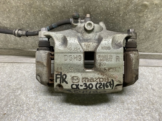 Суппорт тормозной, передний, правый DGY93398Z MAZDA