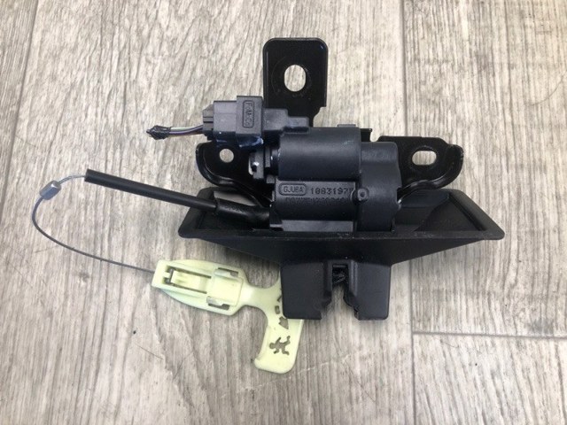 Замок и ручка двери задка DS7Z5443200A FORD