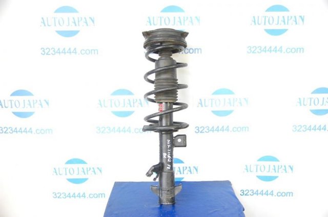 Амортизатор передней подвески правый E4302EM30C NISSAN