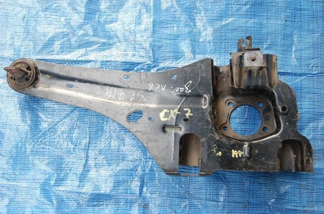 Цапфа поворотная правая EG2128200B MAZDA
