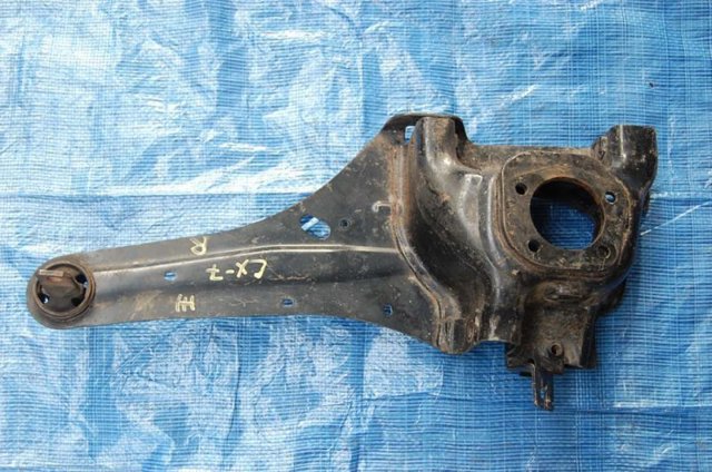 EG2128200C MAZDA Цапфа (поворотный кулак) задний правый купить в Каменское