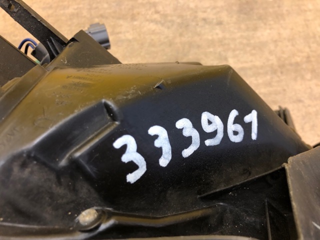 MAZDA EH1051030 Фара правая в наличии Ровно