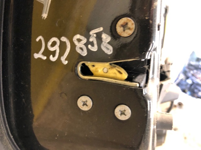 Замок задней левой двери EH1473310E MAZDA