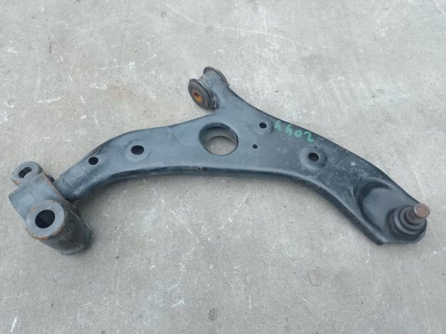 Рычаг передней подвески нижний, правый GHP934300C MAZDA
