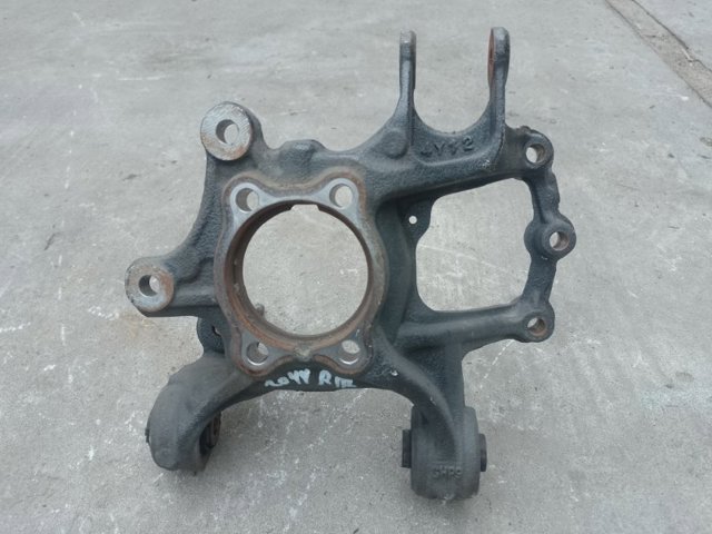 Цапфа - поворотный кулак задний, правый GHR12611XA MAZDA