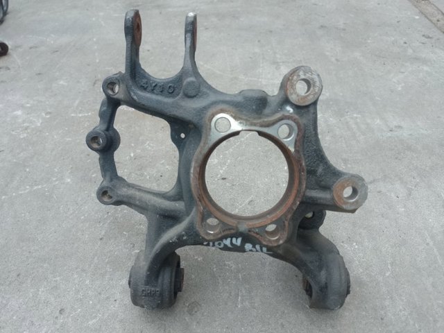 Цапфа - поворотный кулак задний, левый GHR12612XA MAZDA