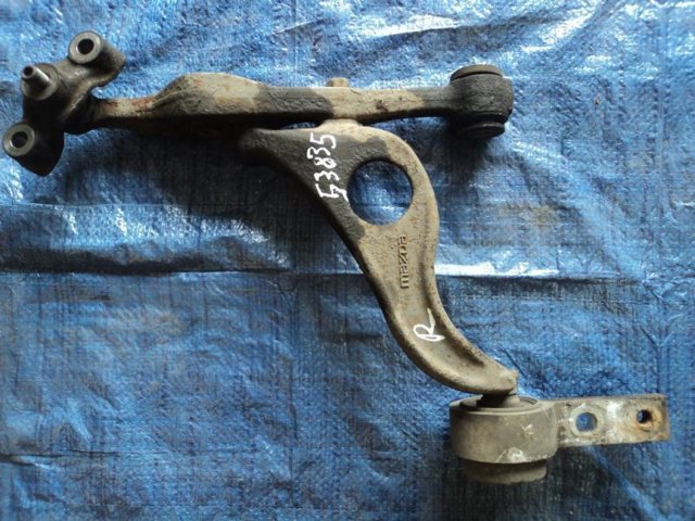 Правый рычаг передней нижней подвески GS3L34300B MAZDA