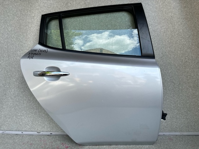 Задняя правая дверь H210M3NAMA NISSAN