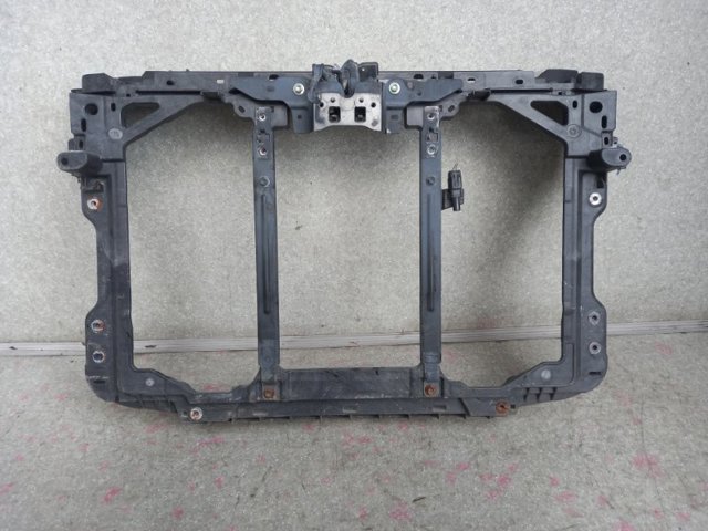 Рамка крепления радиатора K12753110B MAZDA