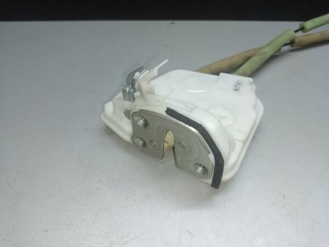Замок двери задней левой KB7W73310 MAZDA