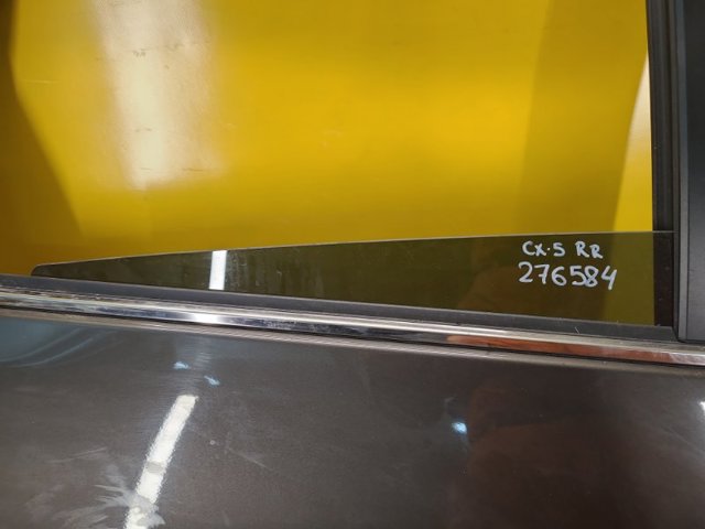 Стекло задней двери, правой KB8C72510 MAZDA