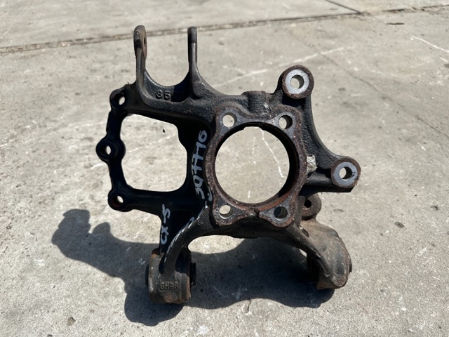 MAZDA KB9A2612X Цапфа (поворотный кулак) задний левый в наличии Черкассы