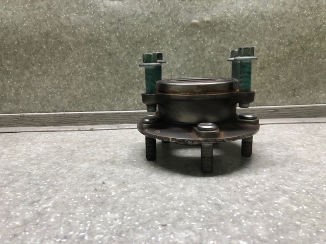 Ступица переднего колеса KD353304XC MAZDA