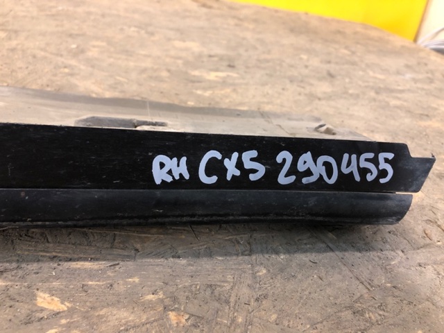 KD5351P40A MAZDA Накладка (молдинг) порога наружная правая купить в Тернополь