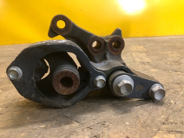MAZDA KF5939040 Задняя опора двигателя в наличии Одесса