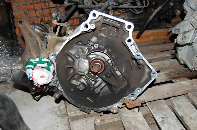 Вилка выключения сцепления KL0316520A MAZDA