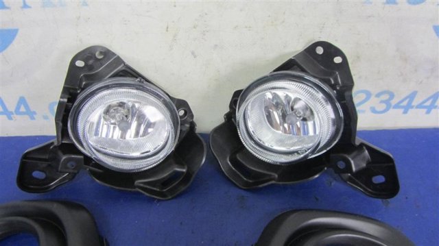 Противотуманка правая L16951680 MAZDA