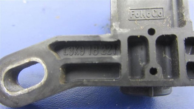 MAZDA L3K918221 Датчик коленвала в наличии Николаев