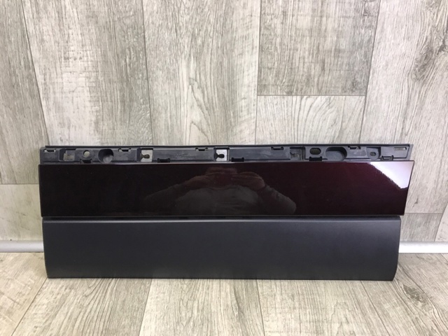 Накладка задней левой двери, нижняя LR038856 LAND ROVER