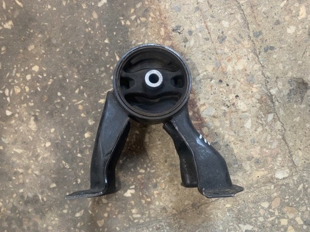 Задняя подушка двигателя MR554746 MITSUBISHI