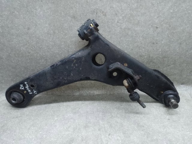 Правый рычаг передней нижней подвески MR961392 MITSUBISHI