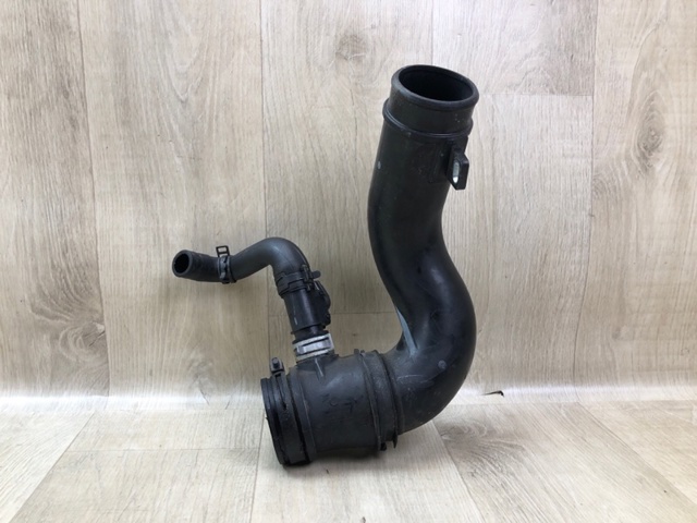 SH0113231A MAZDA Патрубок воздушный, выход воздушного фильтра купить в Сумы