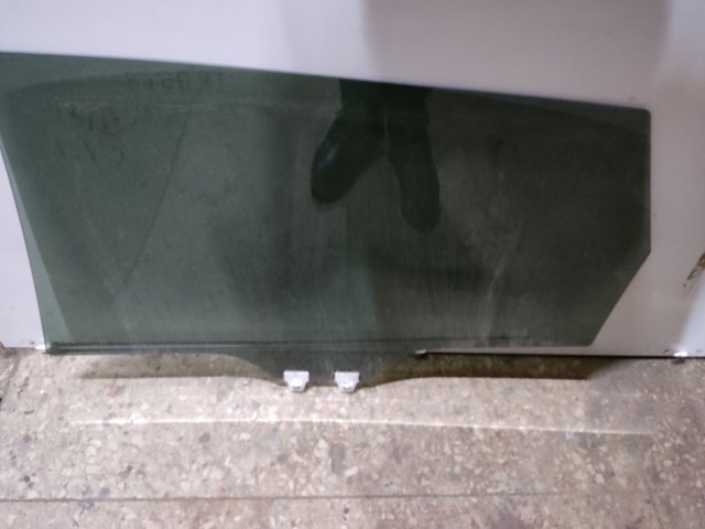 TD1172510 MAZDA Стекло двери задней правой купить в Ирпень