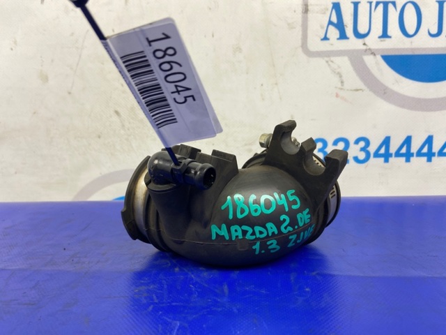 Патрубок воздушный выход воздушного фильтра ZJ3813221 MAZDA