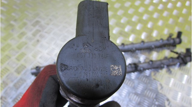 Регулятор давления топлива в топливной рейке Audi A8 D3