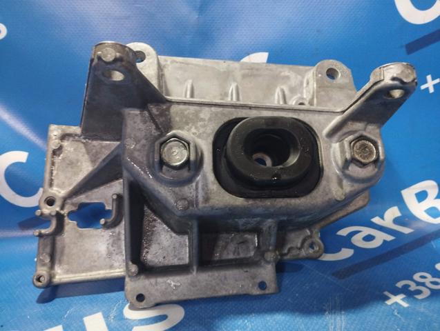 Подушка (опора) двигателя, левая передняя 11220ED50A NISSAN