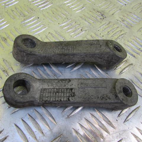 Кронштейн подушки (опоры) двигателя, правой 112535106R RENAULT