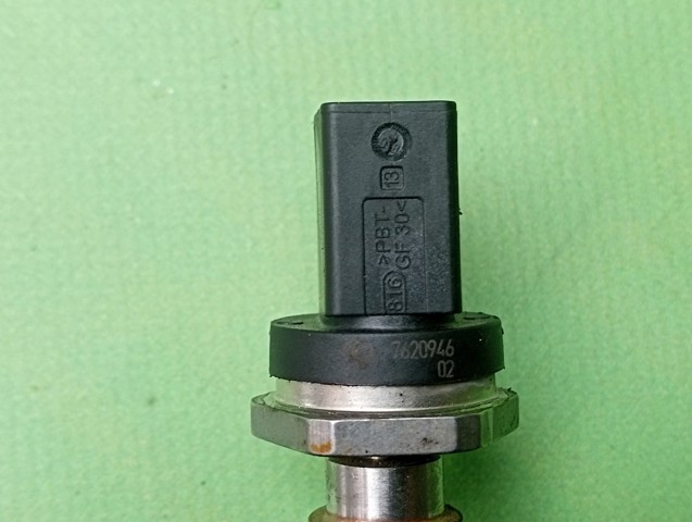 Датчик давления топлива 13537620946 BMW