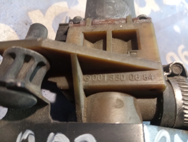 MERCEDES 18300684 Кран печки в наличии Кривой Рог