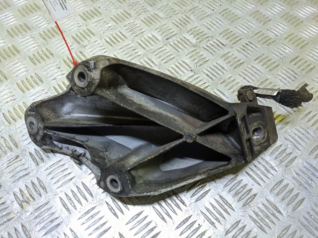 BMW 22116772679 Кронштейн подушки (опоры) двигателя левой в наличии Львов